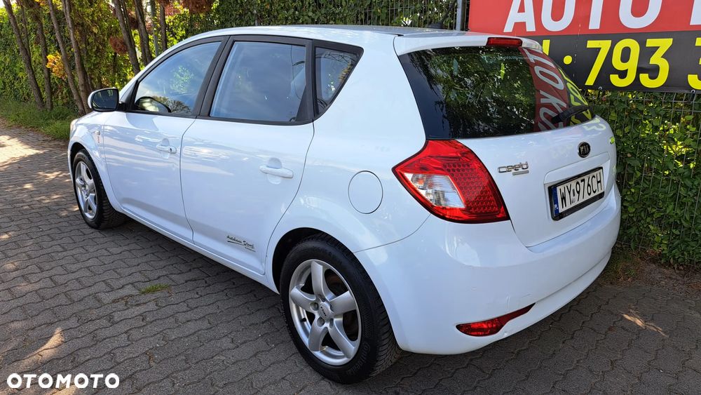 Kia Ceed - 29
