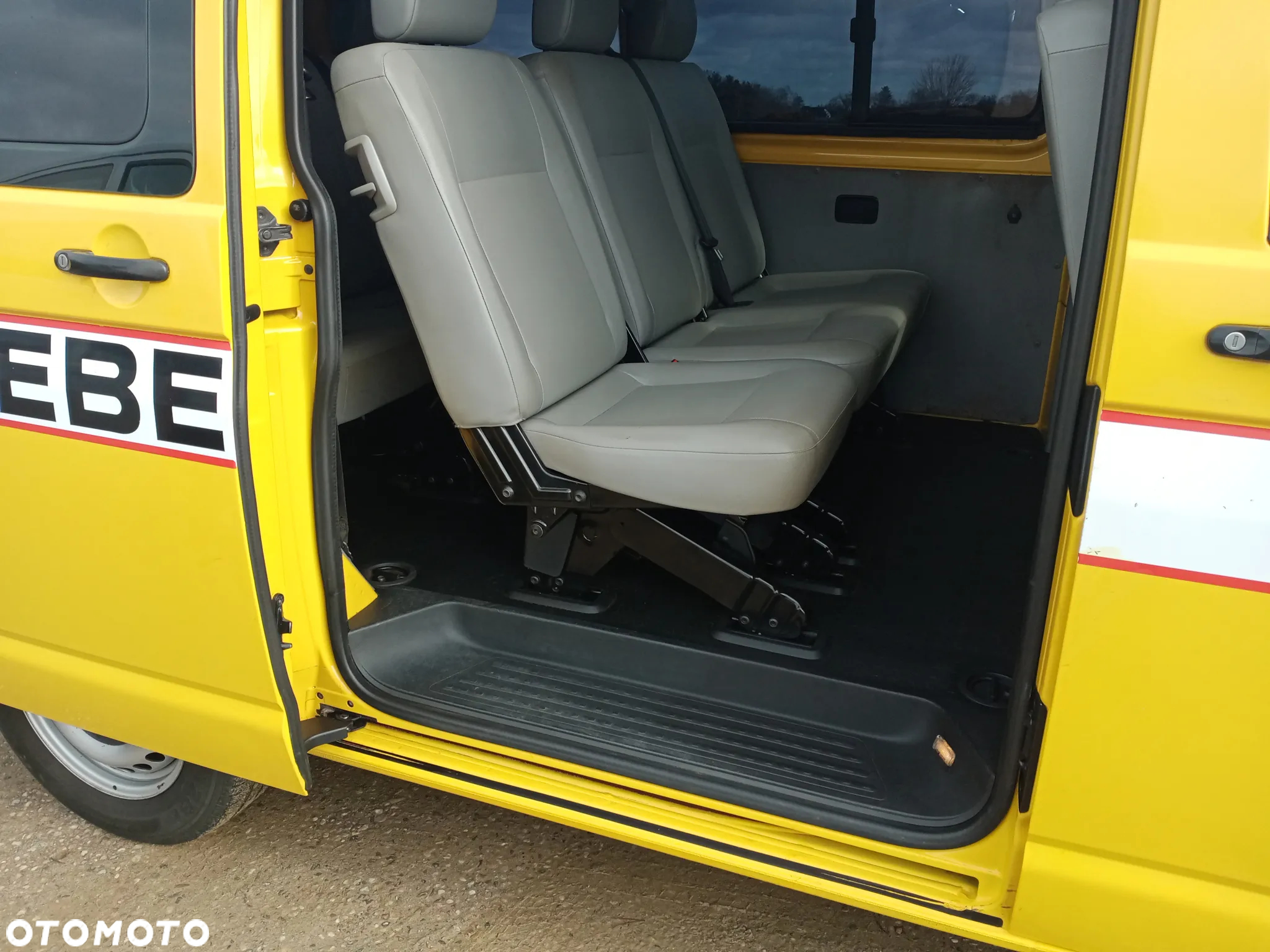 Volkswagen T5 LIFT T6 9 osobowy 2015 .rok 2.0 140 KM Long  6 bieg. serwis do końca doinwestowany klima  tempomat  vebasto isofix - 3