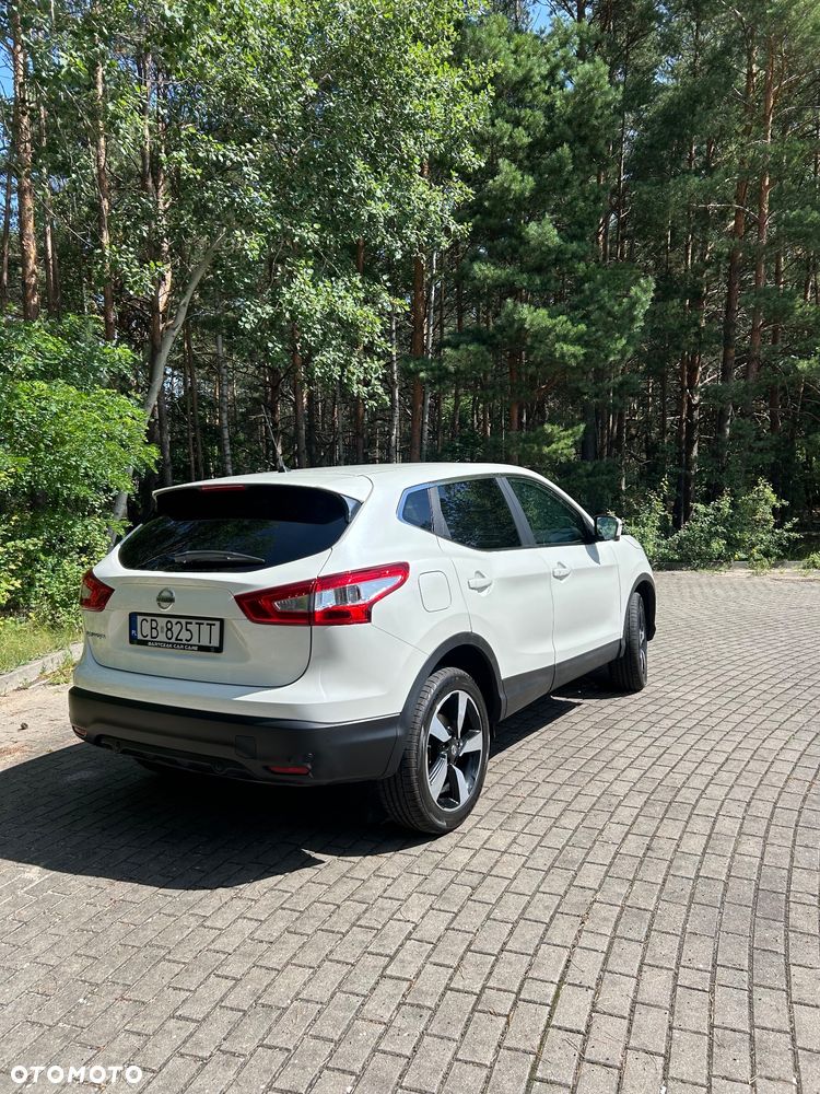 Nissan Qashqai 1.6 DCi N-Connecta - 4