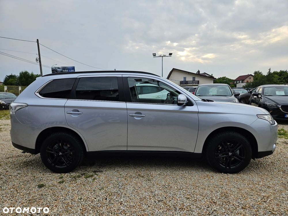 Mitsubishi Outlander 2.0 Invite + 2WD - 9