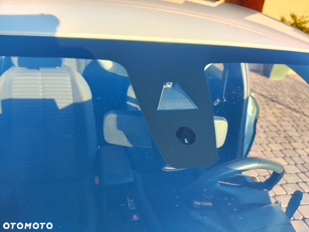 Peugeot 208 - 12