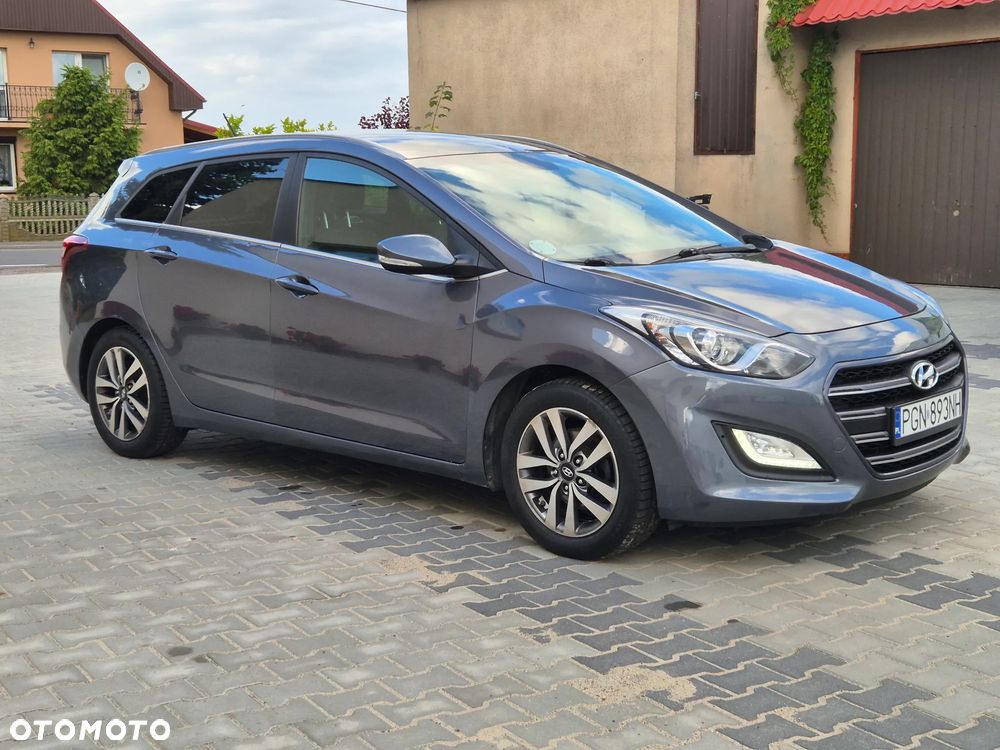 Hyundai i30 i30cw 1.6 CRDi Intro Edition - 2