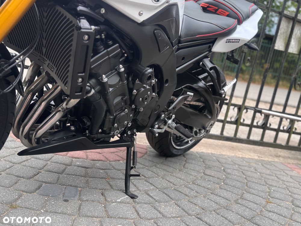 Yamaha FZ8 - 17