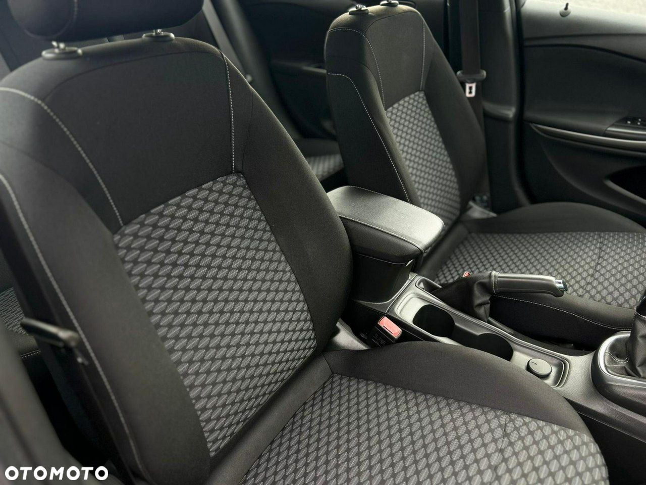 Opel Astra V 1.2 T Business Elegance S&S - 11