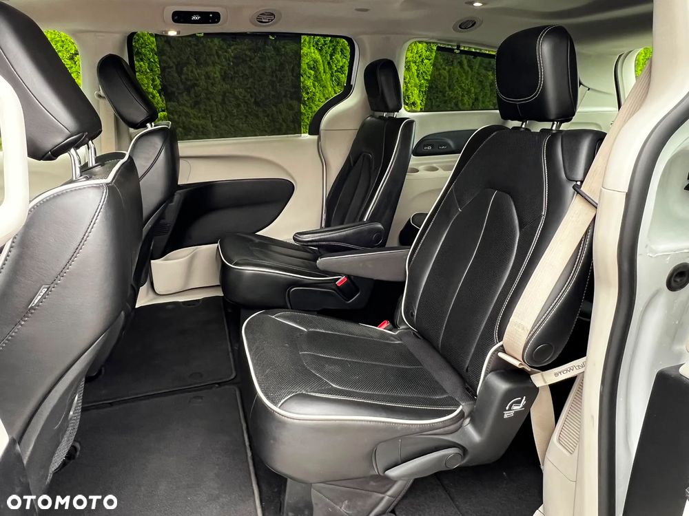 Chrysler Pacifica - 11