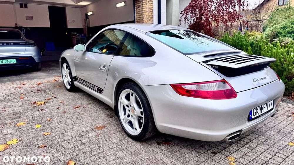 Porsche 911 Carrera - 4