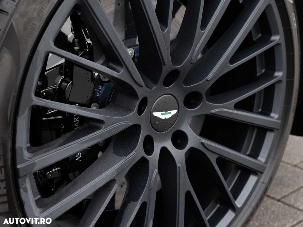 Aston Martin DBX - 8