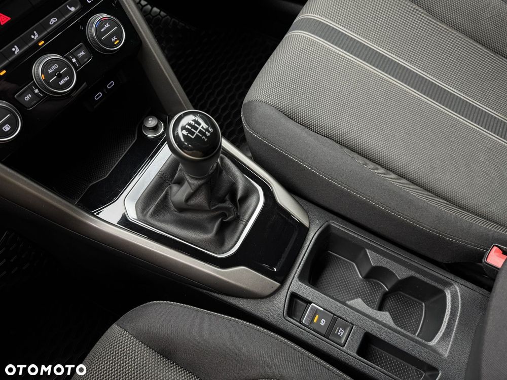 Volkswagen T-Roc 1.0 TSI Advance - 26