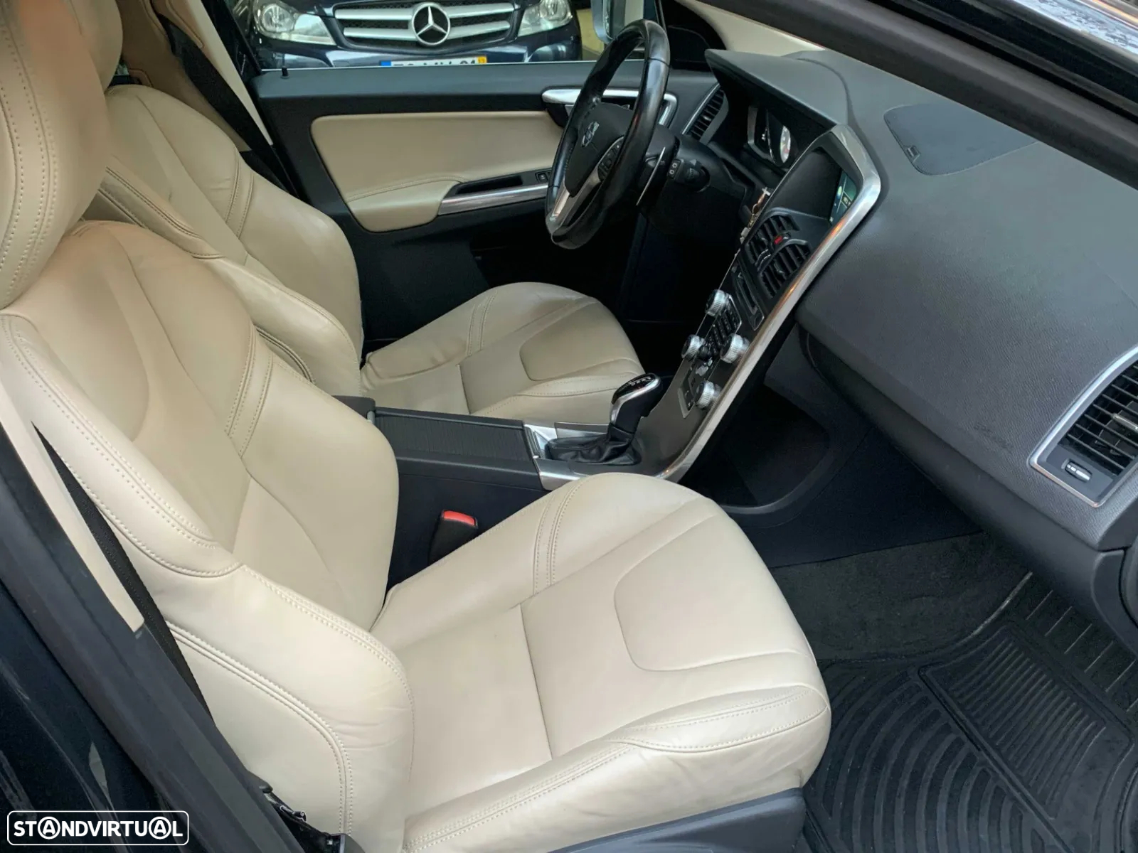 Volvo XC 60 2.0 D4 R-Design Summum Geartronic - 16