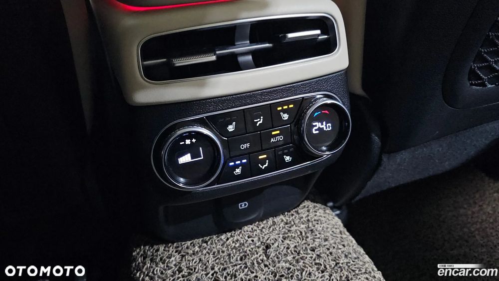 Genesis GV70 2.5T AWD AT8 Luxury Line - 23