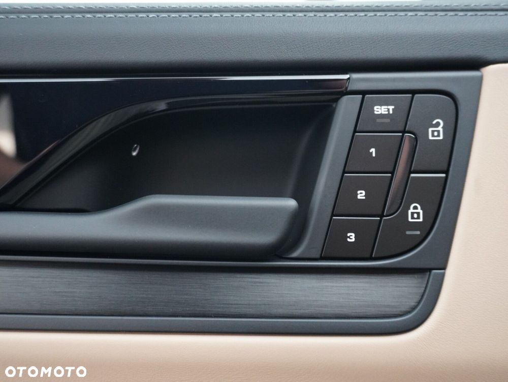 Porsche Cayenne E-Hybrid PHEV Black Edition - 20