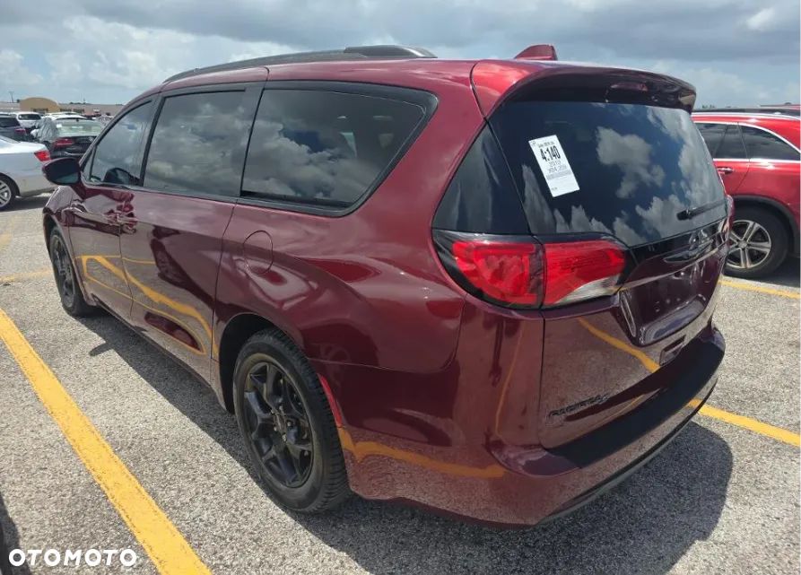 Chrysler Pacifica - 5