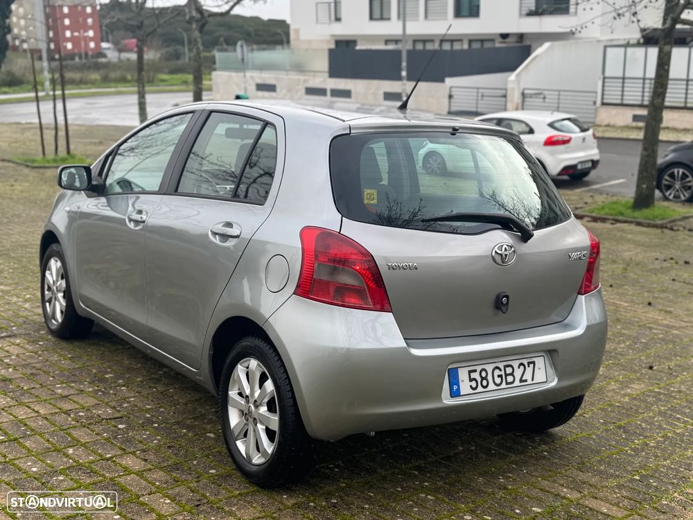 Toyota Yaris 1.0 VVT-i AC Manual+VSC - 4
