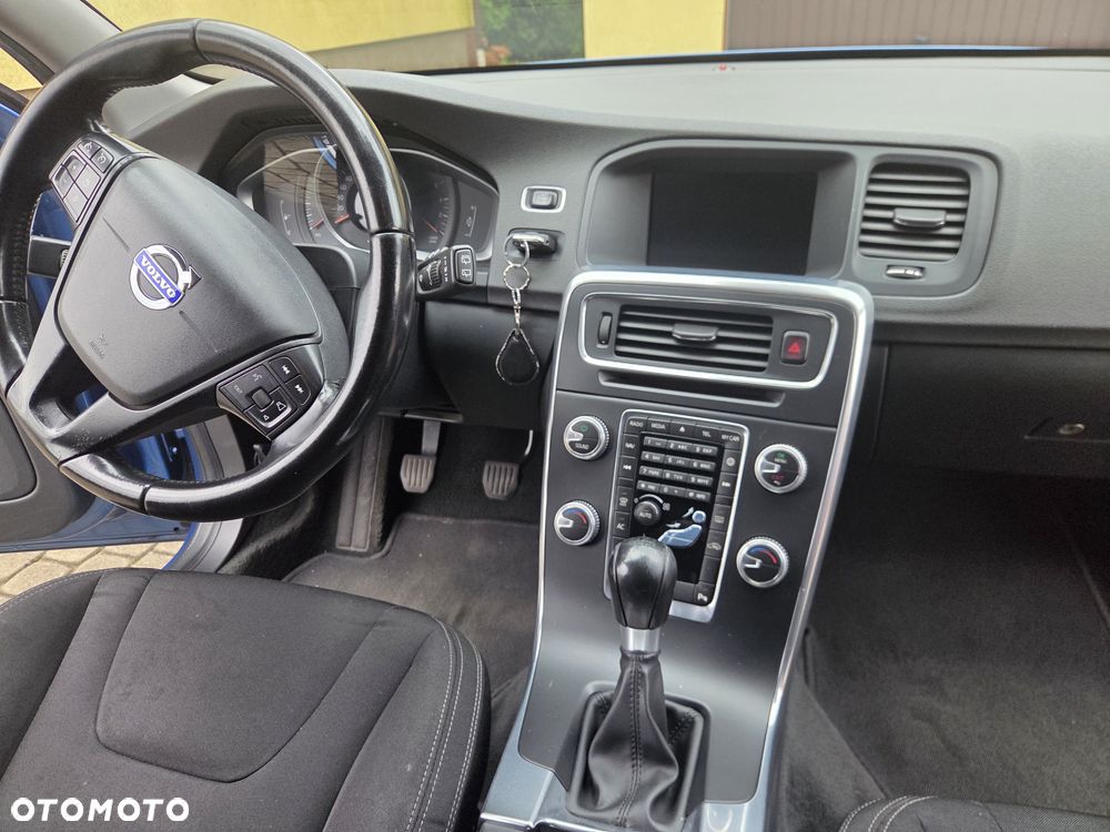 Volvo V60 D2 Momentum - 8