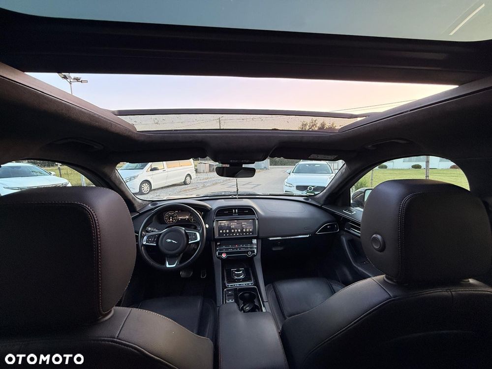 Jaguar F-Pace 20d Prestige - 13