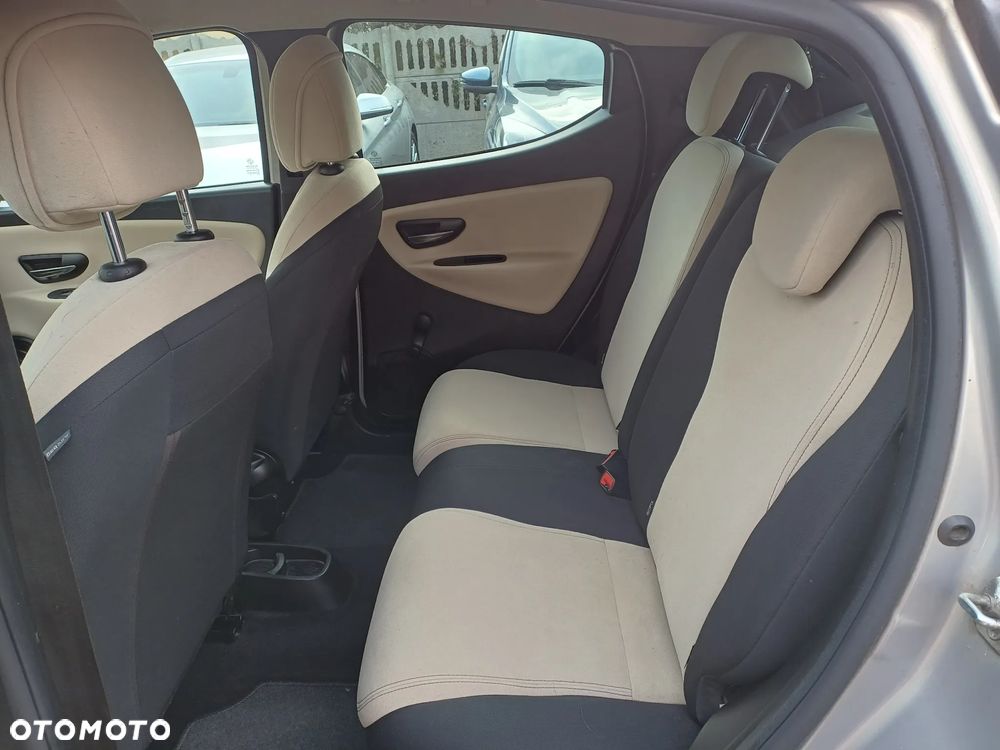 Lancia Ypsilon 1.2 8V Platino (4 os.) - 15