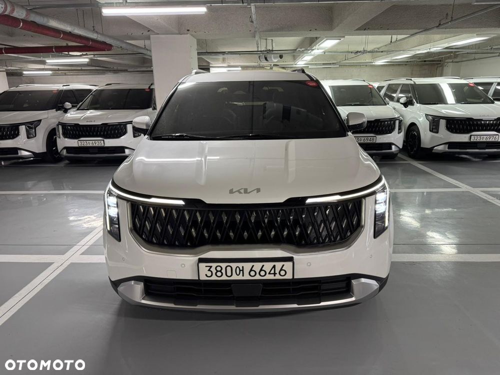 Kia Carnival - 4