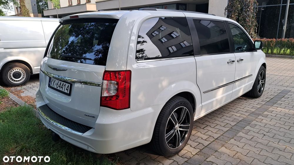 Chrysler Town & Country 3.6 Limited - 9