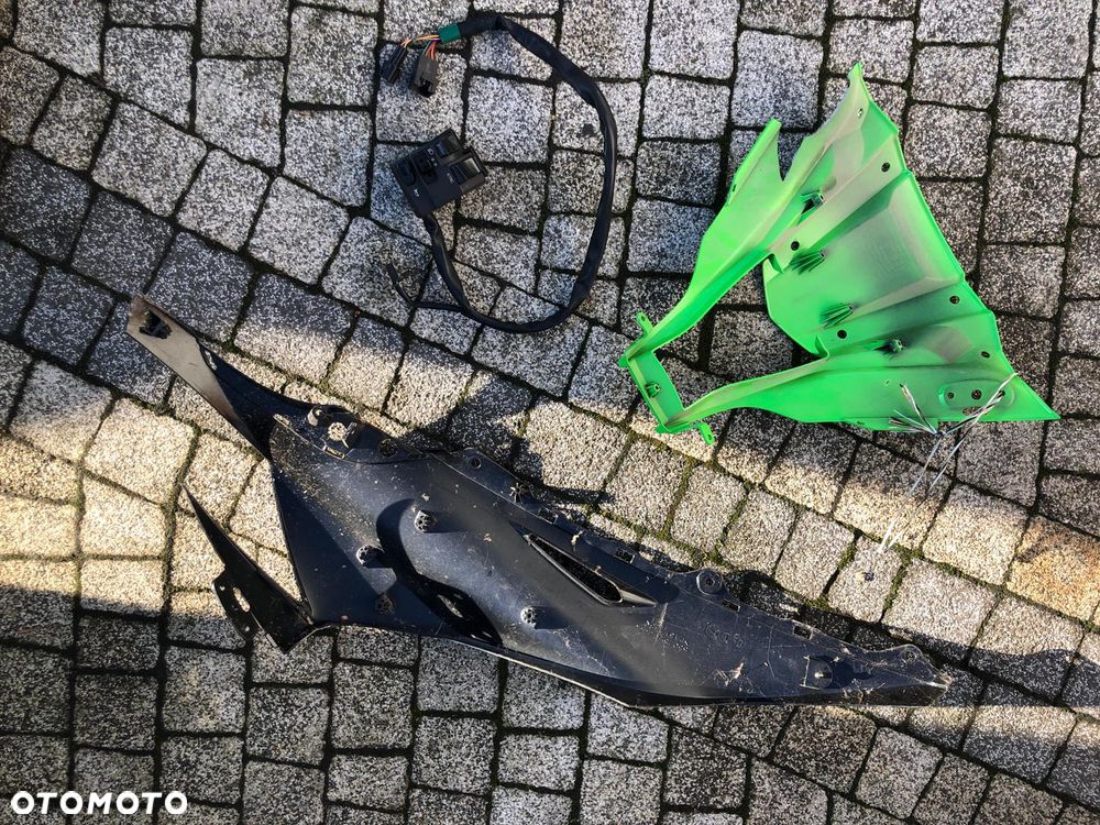 Kawasaki ZX10R Zx10 bok czasza przełącznik osłona czacha