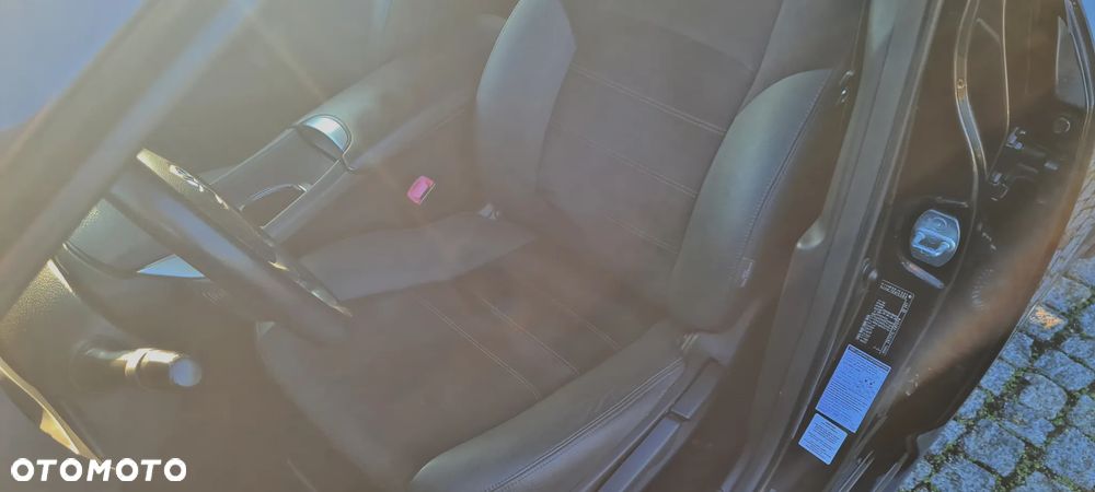 Toyota Avensis 1.8 Premium - 17