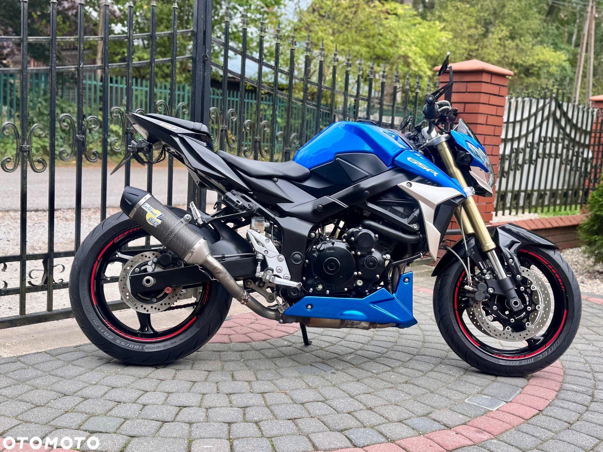 Suzuki GSR - 3