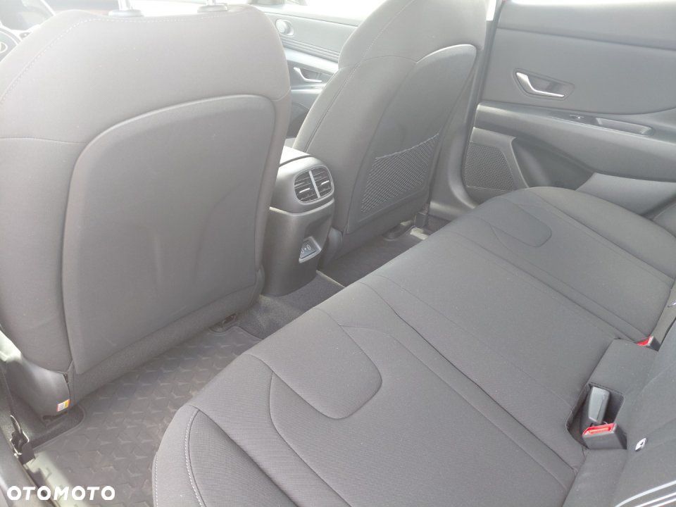 Hyundai Elantra - 36