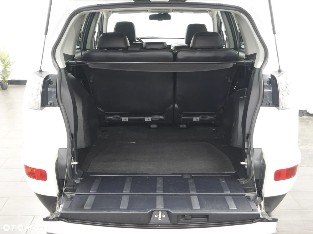 Mitsubishi Outlander - 22