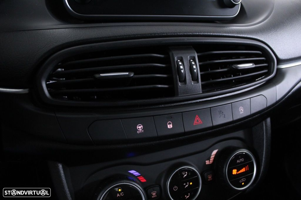 Fiat Tipo Station Wagon 1.3 M-Jet Lounge - 28