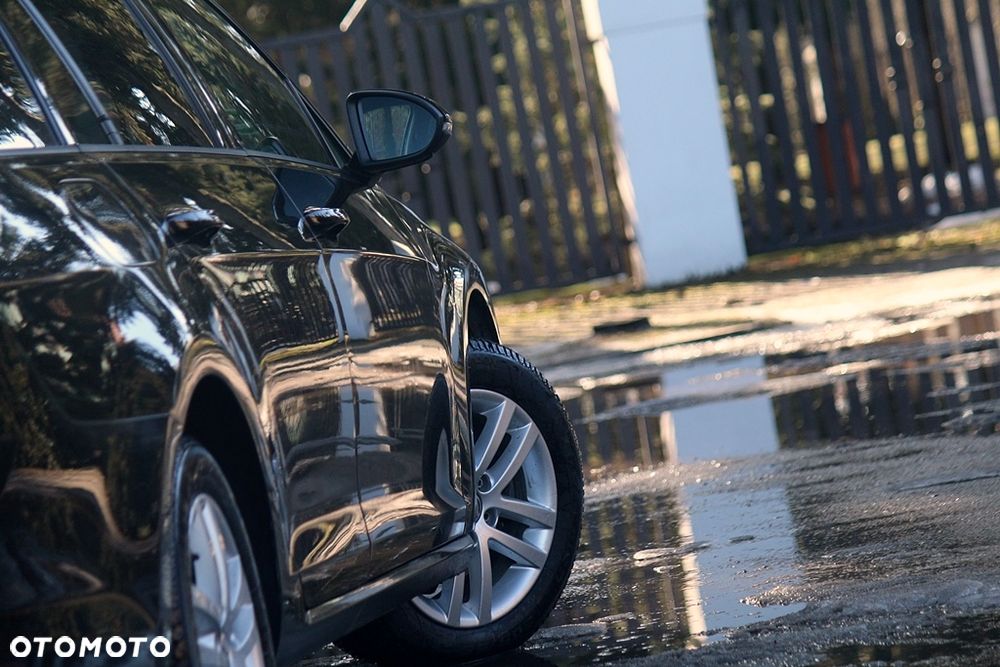 Volkswagen Golf 1.6 TDI BlueMotion Technology Comfortline - 25