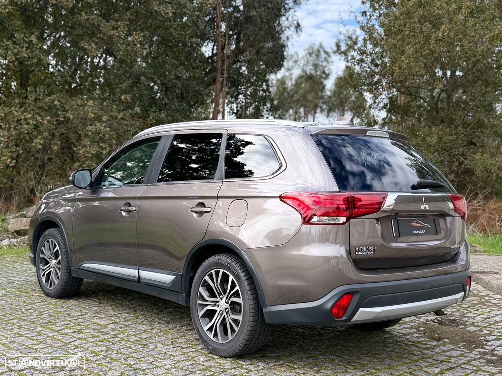 Mitsubishi Outlander 2.2 DI-D 4WD Intense - 19