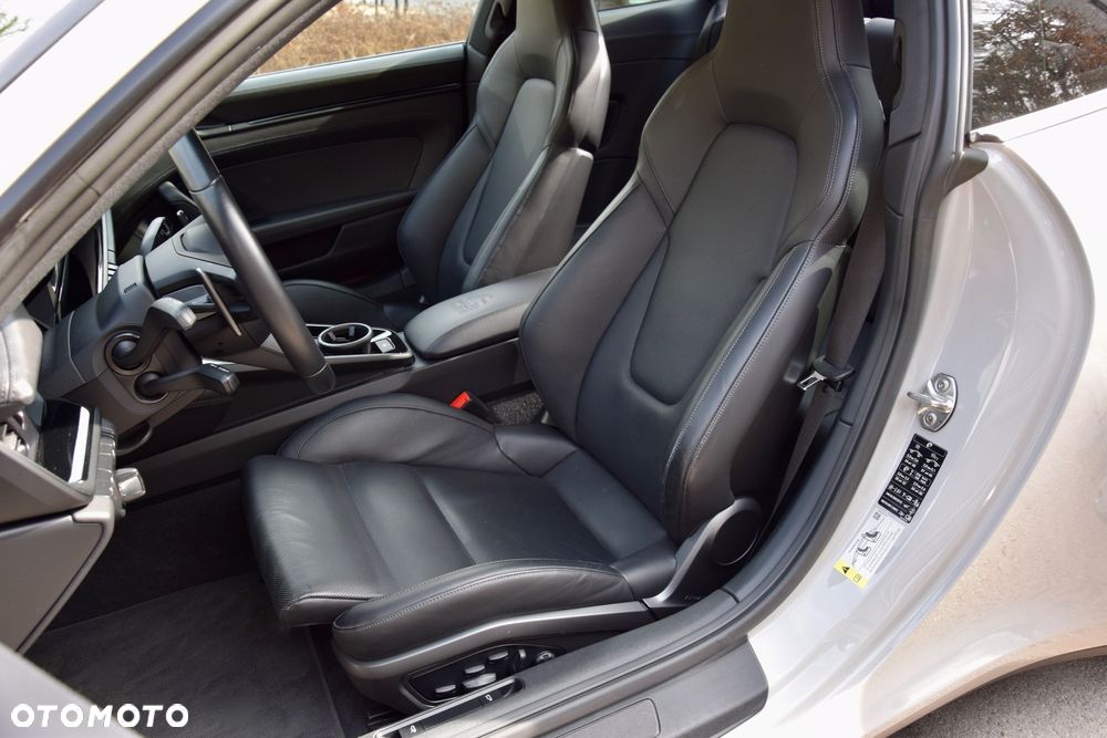 Porsche 911 Carrera T PDK - 15