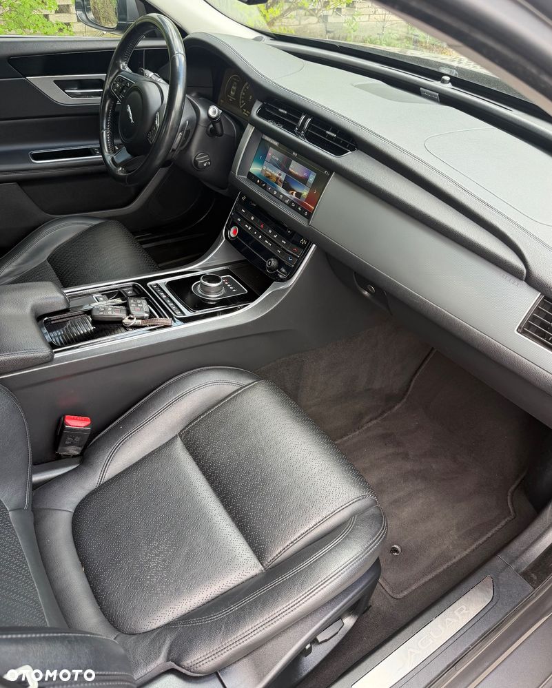 Jaguar XF 2.0 i4D Portfolio - 9
