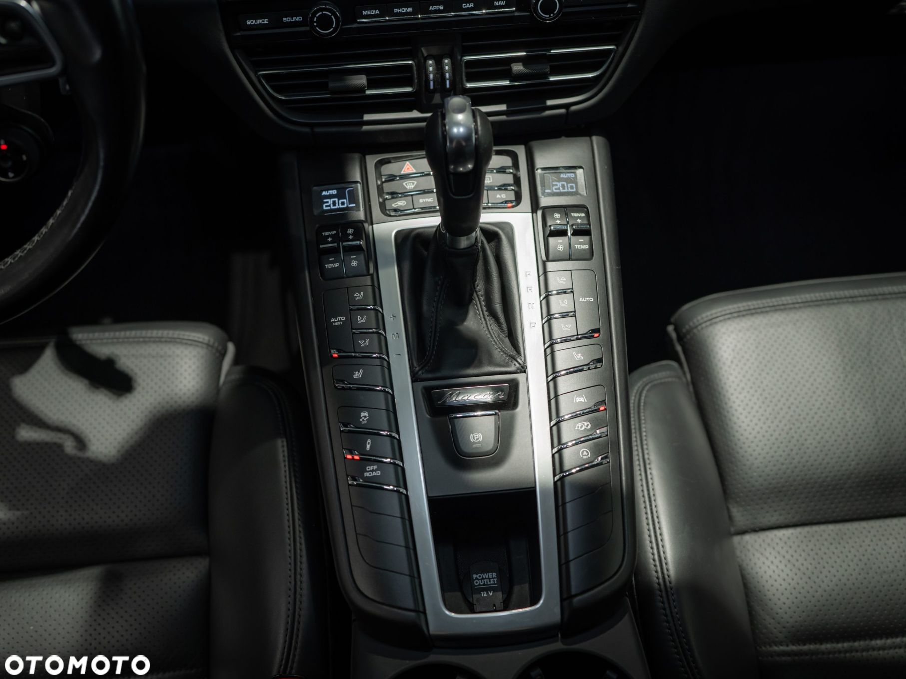 Porsche Macan Turbo - 28