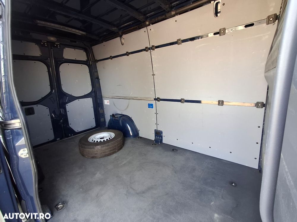Mercedes-Benz Sprinter - 14