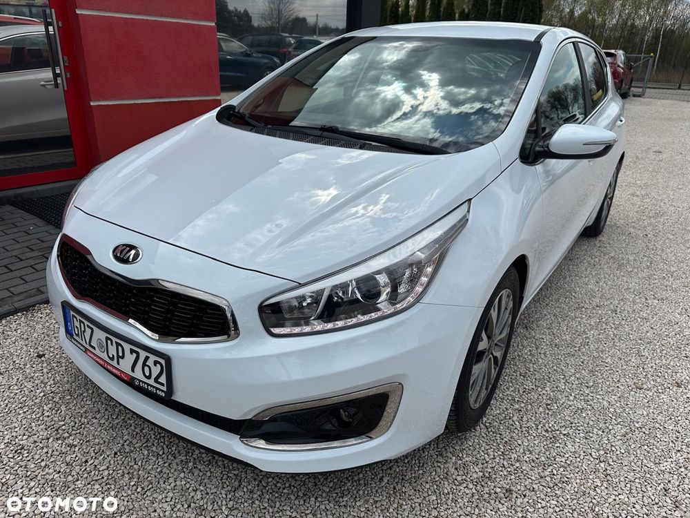 Kia Ceed 1.6 GDI ISG Vision - 10