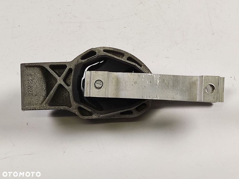 VOLVO XC40 2.0T T4 17-21r Poduszka Łapa Silnika - 3