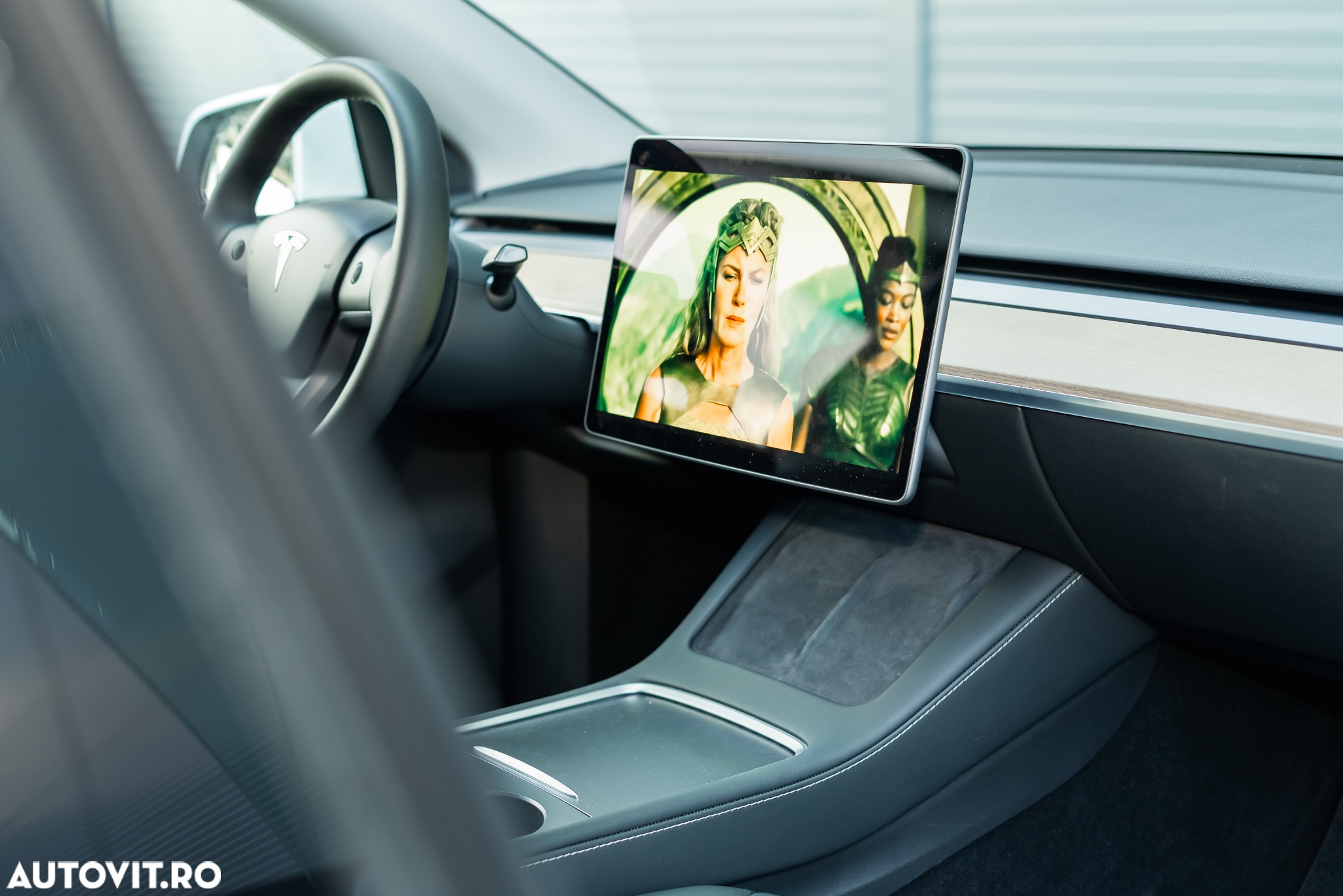 Tesla Model Y Long Range Dual Motor AWD - 11