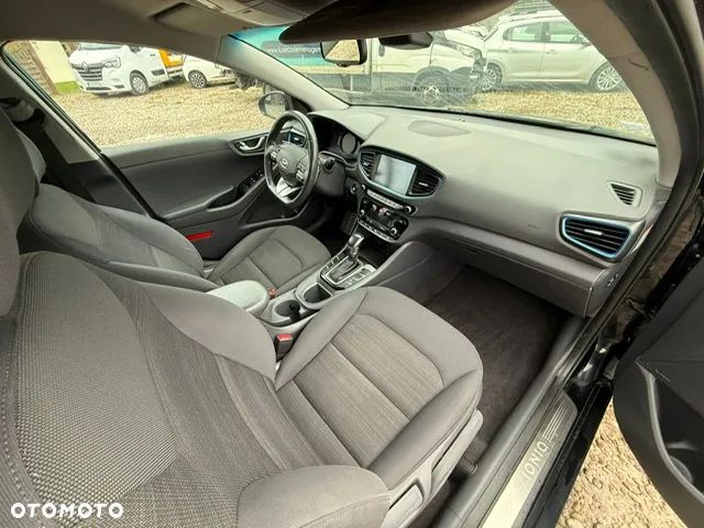 Hyundai IONIQ - 12