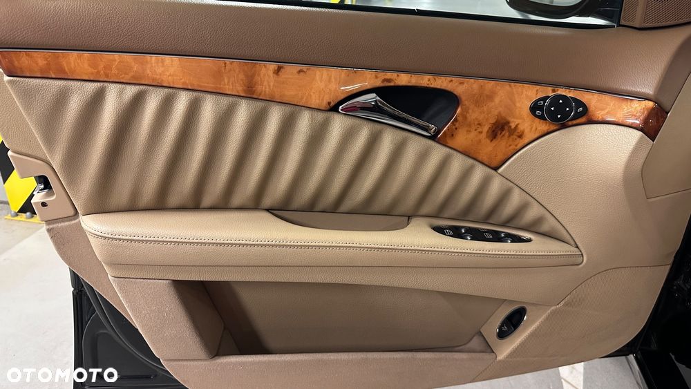 Mercedes-Benz Klasa E 320 CDI 7G-TRONIC Elegance - 24