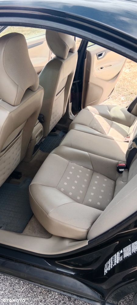 Volvo S60 2.4 D5 - 12