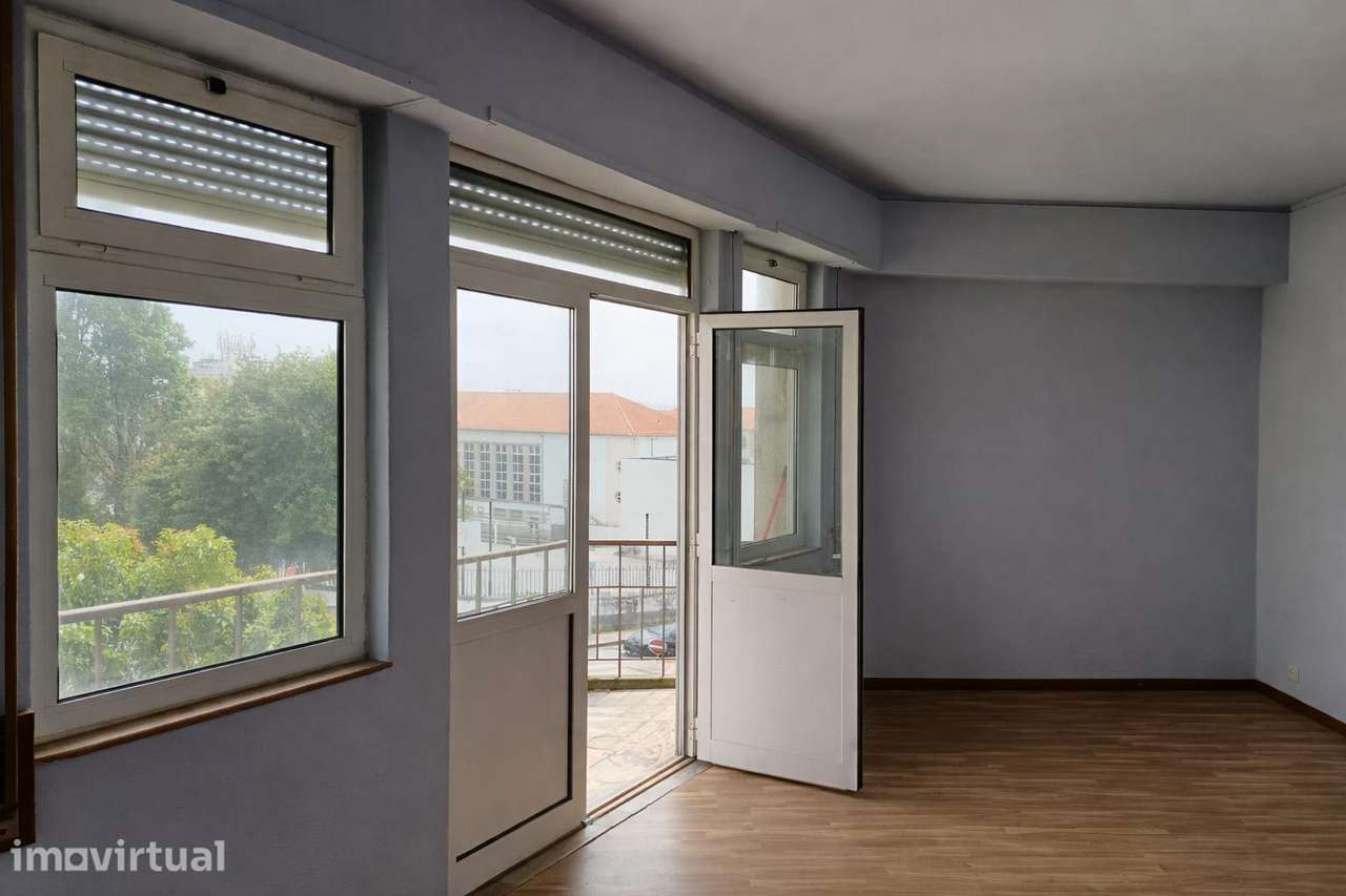 T3 no Porto com Cozinha Equipada | Rua Nove de Julho - Grande imagem: 2/8
