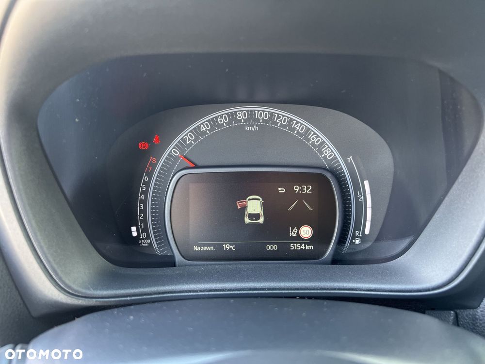 Toyota Aygo X 1.0 VVT-i JBL - 11