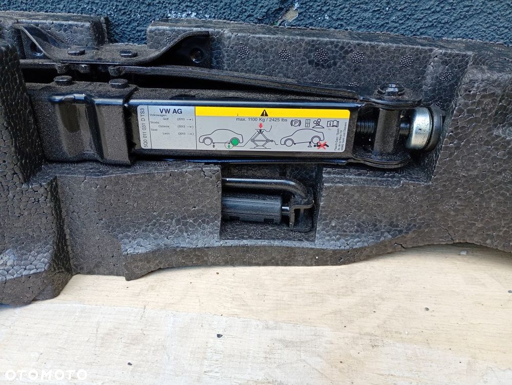 wkład koła zapasowego lewarek hak ucho holownicze klucz seat leon III 5F 5F0012109 - 7