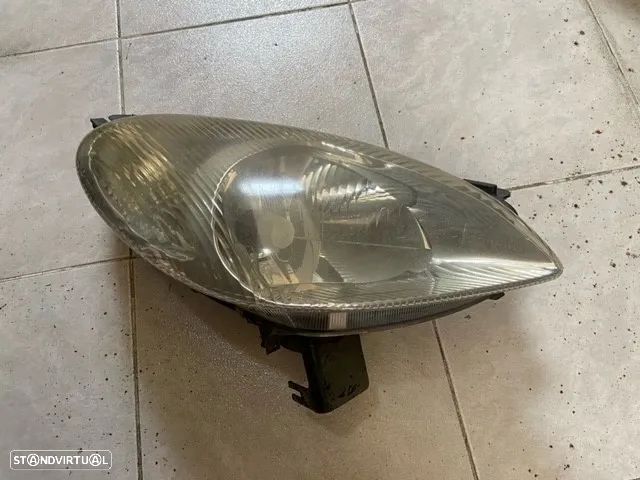 Farol direito Citroen Xsara Picasso / 89300200 - 1