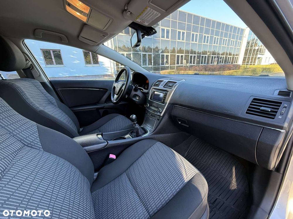 Toyota Avensis - 18