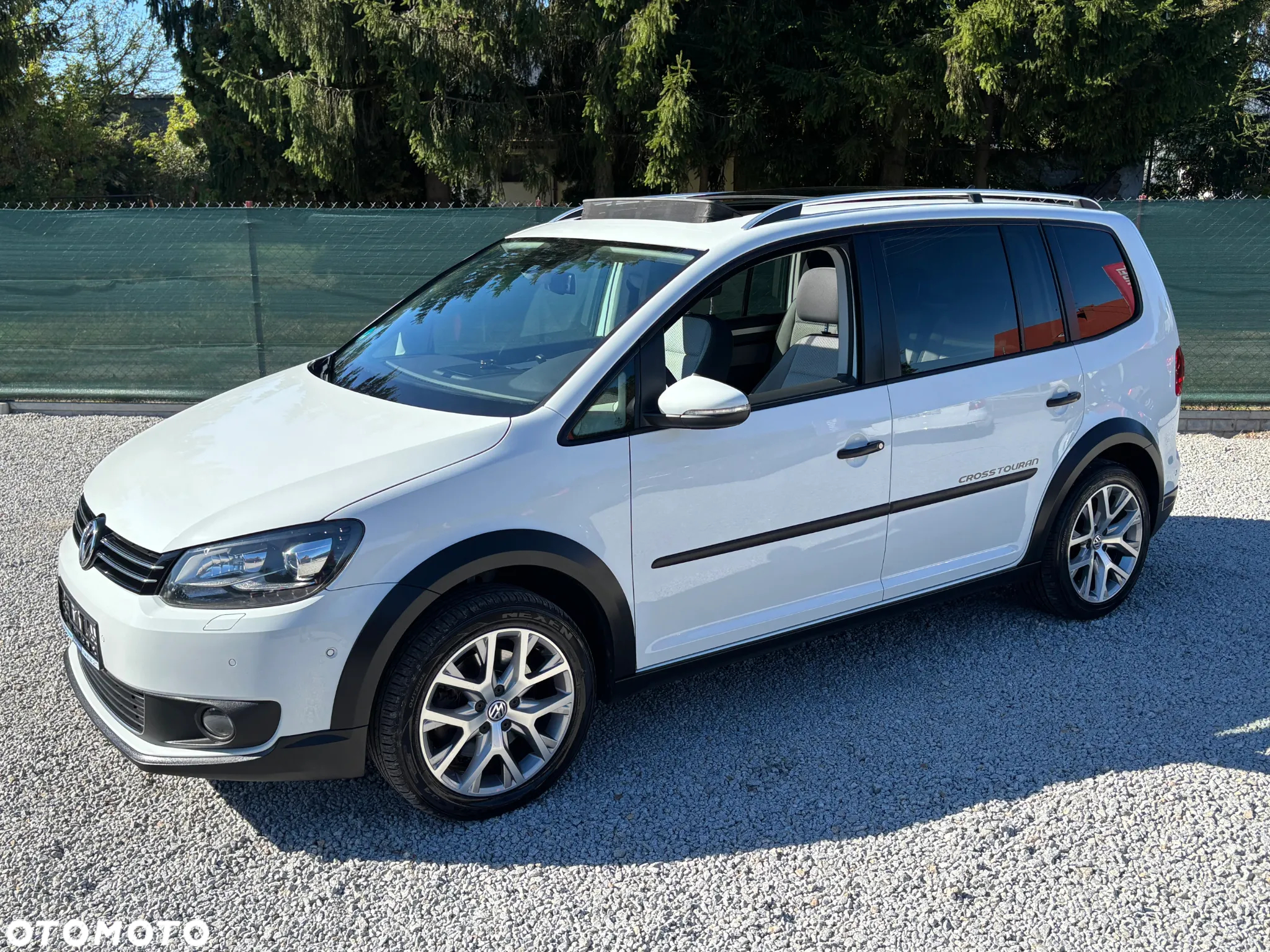 Volkswagen Touran 2.0 TDI DPF DSG Cross - 12