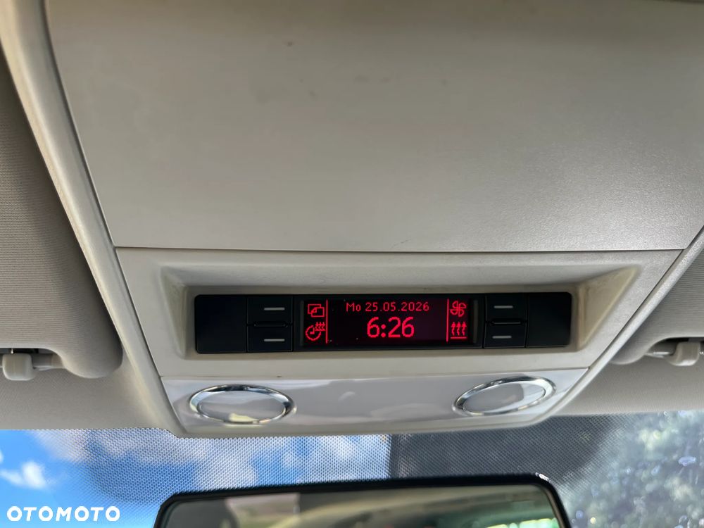 Volkswagen Multivan - 26