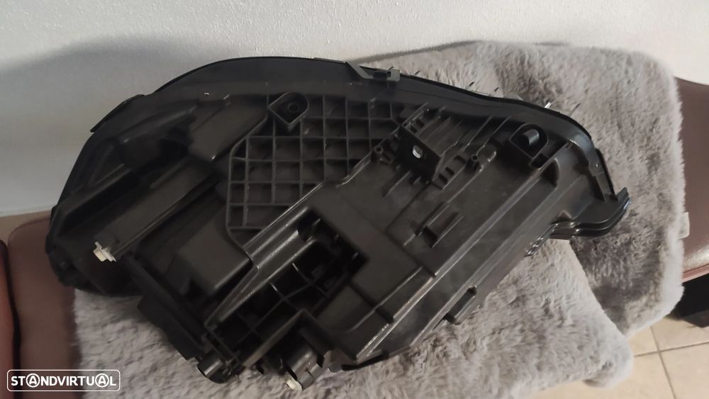 Farol direito Mercedes CLA W118 halógenio - 6