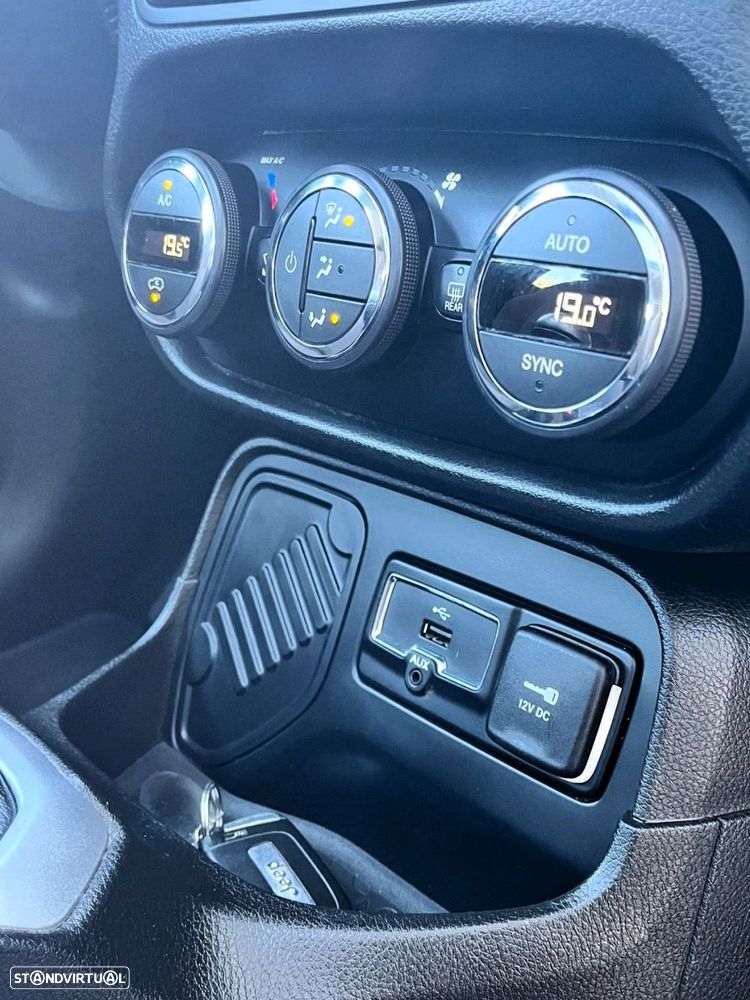 Jeep Renegade 1.6 MJD Night Eagle - 23