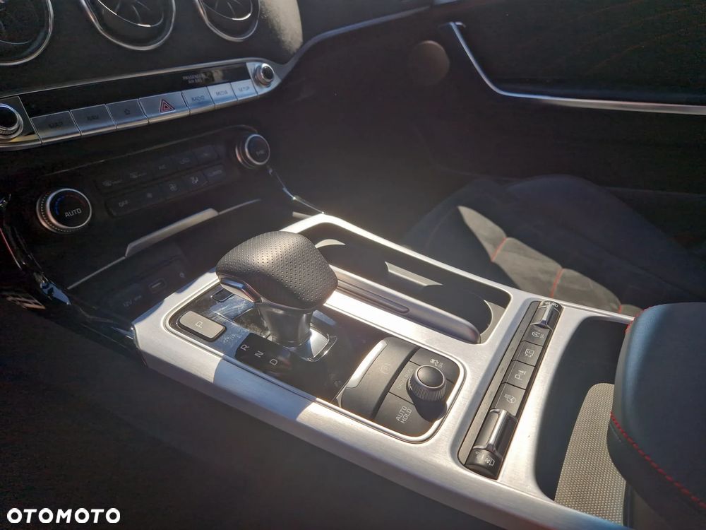 Kia Stinger 3.3 T-GDI V6 GT AWD - 11